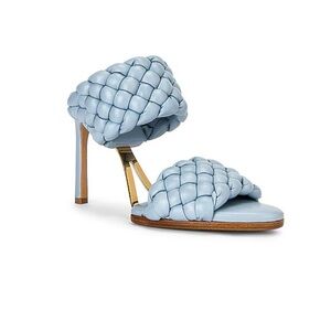 BOTTEGA VENETA
Lido Leather Woven Sandals **BRAND NEW** size 41 new in box